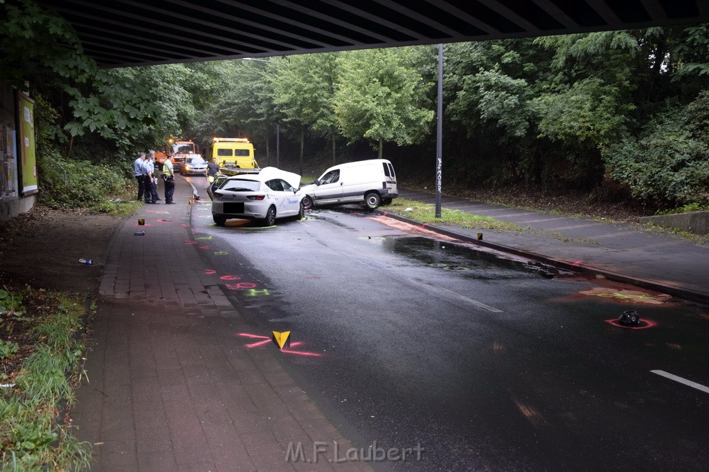 VU Frontal Koeln Hoehenhaus Berlinerstr vor Leuchterstr P47.JPG - Miklos Laubert